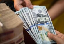 Photo of Dólar hoy: el blue rebotó $30 y las acciones abrieron la semana a la baja