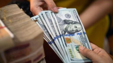 Photo of Dólar hoy: el blue rebotó $30 y las acciones abrieron la semana a la baja