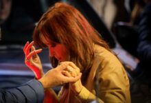 Photo of Cristina Kirchner presentó el pedido de prisión domiciliaria y podría evitar tener que presentarse en Comodoro Py para su detención