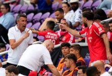 Photo of El violento cruce del entrenador de Benfica con uno de sus jugadores en medio del partido con Auckland City