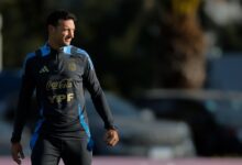 Photo of Scaloni, sobre los chicos sancionados en Newell´s: “Sacarse esa foto tendría que ser normal”