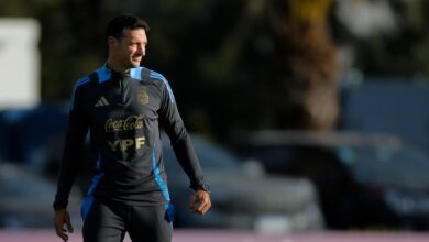 Photo of Scaloni, sobre los chicos sancionados en Newell´s: “Sacarse esa foto tendría que ser normal”