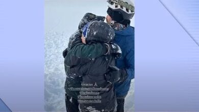 Photo of Avalancha en Ushuaia: el video que muestra el milagroso rescate de una pareja sepultada bajo la nieve por una hora