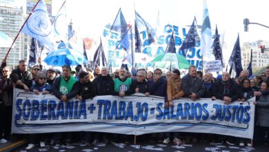 Photo of El frente intersindical anti-Milei debutó con una protesta en el ministerio de Sturzenegger