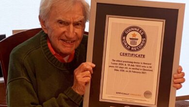 Photo of Tiene 102 años, es el médico activo más antiguo del mundo y reveló cuál es el enemigo de la longevidad