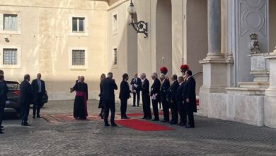 Photo of Javier Milei se reúne por primera vez con el papa León XIV en el Vaticano