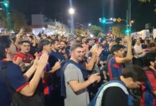 Photo of San Lorenzo: hinchas se manifestaron en la sede de la avenida La Plata contra el presidente Moretti