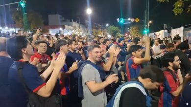 Photo of San Lorenzo: hinchas se manifestaron en la sede de la avenida La Plata contra el presidente Moretti