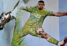 Photo of La historia del mural colosal que conmovió a Dibu Martínez