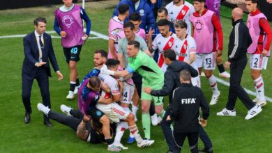 Photo of El final caliente de Acuña: cruce con Chivu, furia con Dumfries y el tackle de River para frenarlo