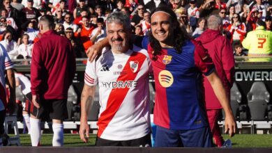 Photo of Lo más destacado del partido de leyendas entre River y el Barcelona: el gol de Ortega, un emotivo momento junto al Beto Alonso y ovaciones a montones