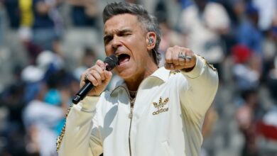 Photo of El drama familiar de Robbie Williams: las duras enfermedades que padecen sus padres
