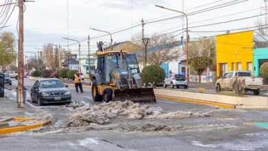 Photo of Operativo Invernal 2025: el Municipio realiza tareas de limpieza de nieve y hielo acumulado