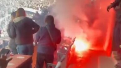 Photo of Cayó una bengala en el palco de prensa del Centenario: un oficial herido