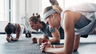Photo of Qué son los ejercicios isométricos: los beneficios y por qué son claves para ganar fuerza muscular