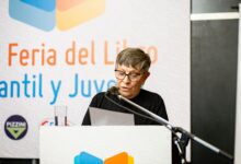 Photo of María Teresa Andruetto pidió un minuto de silencio por los niños gazatíes en la apertura de la Feria del Libro Infantil y Juvenil