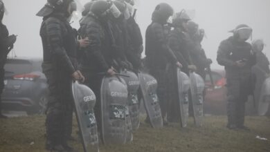 Photo of Máxima tensión en Panamericana: incidentes entre Gendarmería y trabajadores de una fábrica que reclaman por despidos