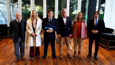 Photo of Dos horas de reunión: Milei por ahora no bajará las retenciones, pero le hizo una importante promesa al campo