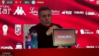 Photo of Kudelka y una conferencia de prensa distinta: explicó con una pizarra cómo defenderá la salida de Boca
