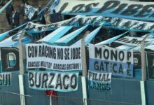 Photo of La bandera de los hinchas de Racing en medio de la polémica salida de Salas