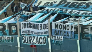 Photo of La bandera de los hinchas de Racing en medio de la polémica salida de Salas