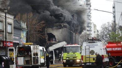 Photo of El drama de los vecinos en medio del incendio y las explosiones en el depósito de La Plata: “Me sacudió la cama”