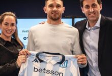 Photo of Maravilla Martínez, tras firmar la cláusula histórica en el fútbol argentino: “Es muy lindo jugar en Racing hasta mi retiro”
