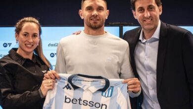 Photo of Maravilla Martínez, tras firmar la cláusula histórica en el fútbol argentino: “Es muy lindo jugar en Racing hasta mi retiro”