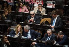 Photo of Noche negra para el Gobierno: la oposición rechazó en Diputados media docena de decretos desregulatorios de Sturzenegger