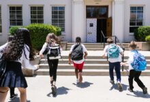 Photo of En Texas: dónde repartirán mochilas gratis y útiles escolares para el regreso a clases este sábado