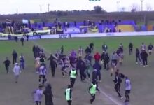 Photo of El Gobierno le prohibió el ingreso a las canchas a los hinchas que agredieron a Luis Ventura en un partido del ascenso
