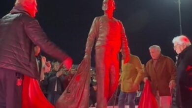 Photo of Profesor eterno: Estudiantes inauguró la estatua de Osvaldo Zubeldía