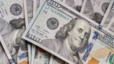 Photo of El dólar cayó $45 en febrero, pero el riesgo país trepó 15% y las acciones bajaron 25%